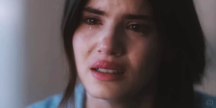 Marê cai no choro ao ser presa grávida em Amor Perfeito Marê cai no choro ao ser presa grávida em Amor Perfeito