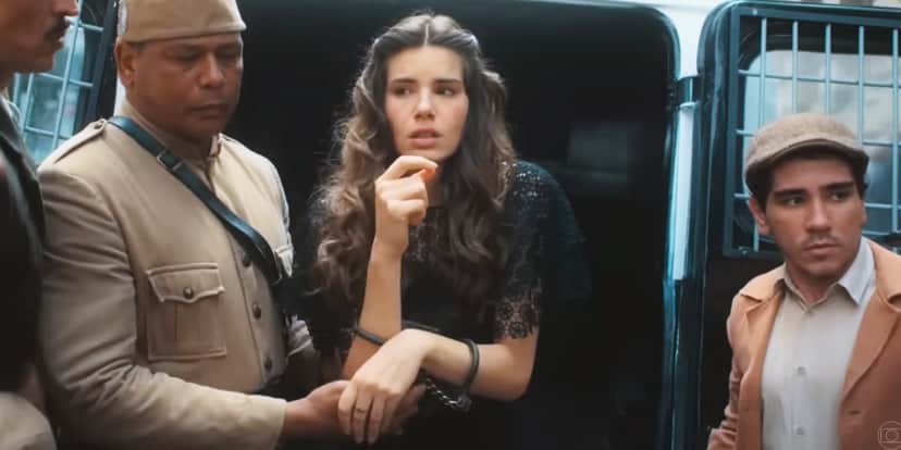 Marê é presa acusada do assassinato do pai em Amor Perfeito Marê é presa acusada do assassinato do pai em Amor Perfeito