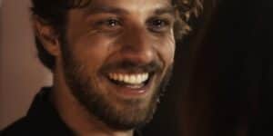 Ari sorrindo na novela Travessia Ari sorrindo na novela Travessia