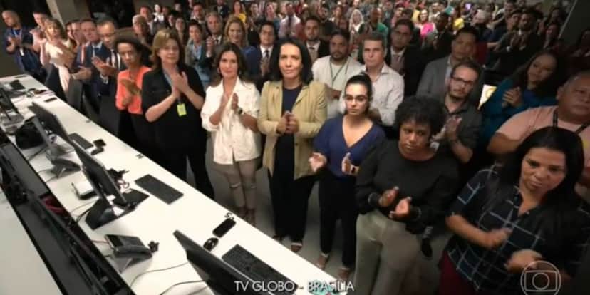Fátima Bernardes presta homenagem à glória Maria no Jornal Nacional - Foto: Reprodução/Globo Fátima Bernardes presta homenagem à glória Maria no Jornal Nacional - Foto: Reprodução/Globo