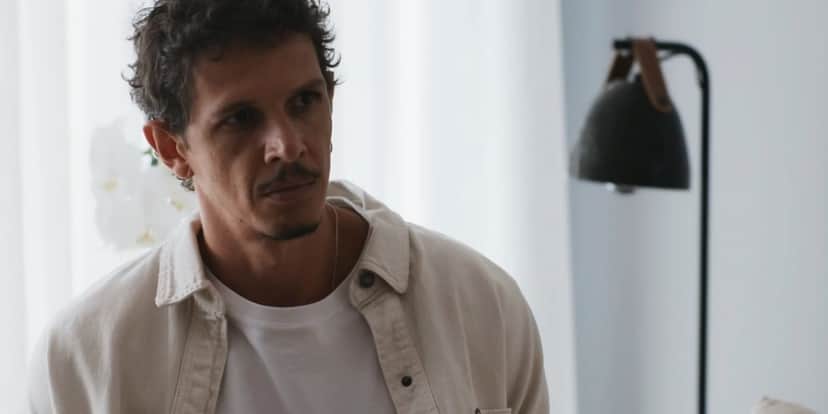 Gil ficará sem saber o que fazer em Travessia Gil ficará sem saber o que fazer em Travessia