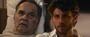 Travessia - Após cavar a cova de Guerra, segredo macabro de Ari é descoberto: "Canalha" (Foto: Reprodução / Globo / Montagem TV Foco) Travessia - Após cavar a cova de Guerra, segredo macabro de Ari é descoberto: "Canalha" (Foto: Reprodução / Globo / Montagem TV Foco)
