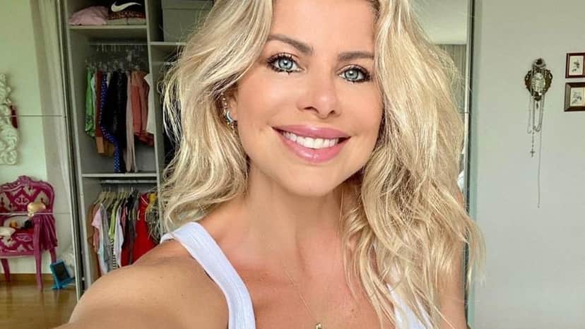 Karina Bacchi, que atualmente se afastou das telinhas, entregou surubas entre outras festinhas particulares da Globo (Foto Reprodução/Internet) Karina Bacchi, que atualmente se afastou das telinhas, entregou surubas entre outras festinhas particulares da Globo (Foto Reprodução/Internet)