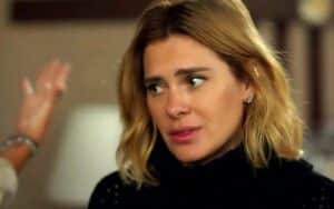 Lumiar (Carolina Dieckmann) em Vai na Fé; advogada viverá crise sem precedentes no casamento (Foto: Reprodução / Globo) Lumiar (Carolina Dieckmann) em Vai na Fé; advogada viverá crise sem precedentes no casamento (Foto: Reprodução / Globo)