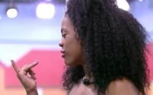 BBB23: A cantora Marvilla choca ao mostrar que tem um dedo extra (Foto: Reprodução / Globoplay) BBB23: A cantora Marvilla choca ao mostrar que tem um dedo extra (Foto: Reprodução / Globoplay)