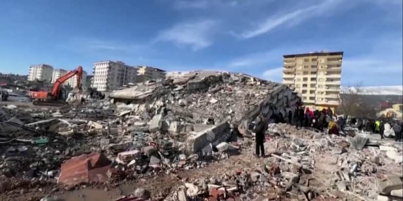 Imagem da destruição de terremoto na Turquia (Foto: Reprodução/TV Globo) Imagem da destruição de terremoto na Turquia (Foto: Reprodução/TV Globo)