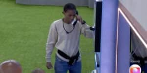 Tina atendeu o Big Fone no BBB 23 - Foto: Reprodução/Globo Tina atendeu o Big Fone no BBB 23 - Foto: Reprodução/Globo