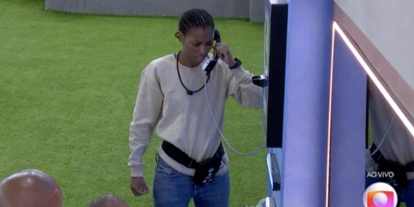 Tina atendeu o Big Fone no BBB 23 - Foto: Reprodução/Globo Tina atendeu o Big Fone no BBB 23 - Foto: Reprodução/Globo