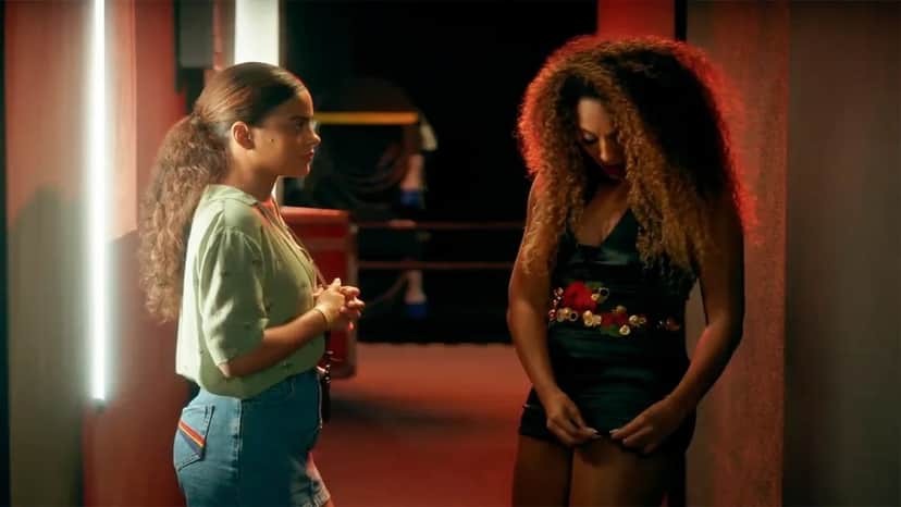 Sol conta segredo a Jenifer em Vai Na fé (Foto: Reprodução, Globo) Sol conta segredo a Jenifer em Vai Na fé (Foto: Reprodução, Globo)