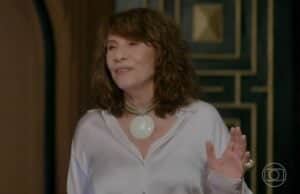 Em Vai na Fé, Wilma (Renata Sorrah) vai inventar uma fake news sobre Lui Lorenzo (José Loreto) (Foto: Reprodução / Globo) Em Vai na Fé, Wilma (Renata Sorrah) vai inventar uma fake news sobre Lui Lorenzo (José Loreto) (Foto: Reprodução / Globo)