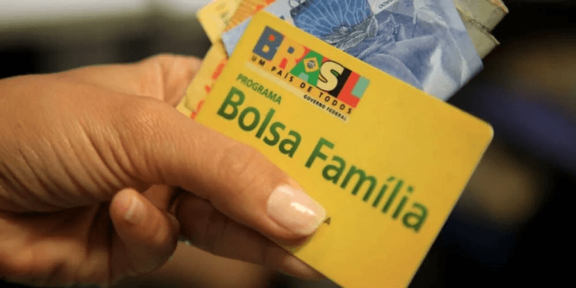 Bolsa Família paga até R$ 900 aos brasileiros (Foto: Reprodução/ Internet)