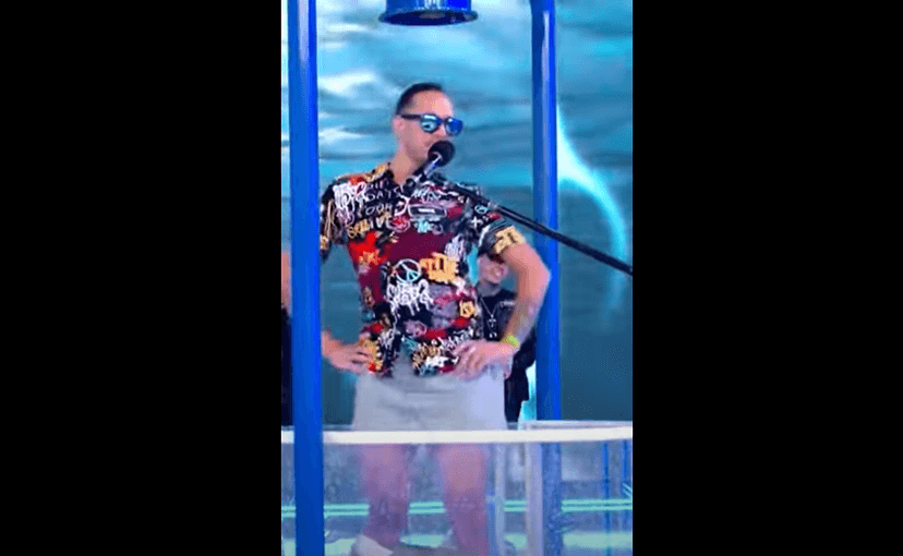 Convidado do Ratinho escandaliza com atitude no palco do SBT (Foto Reprodução/Youtube) Convidado do Ratinho escandaliza com atitude no palco do SBT (Foto Reprodução/Youtube)