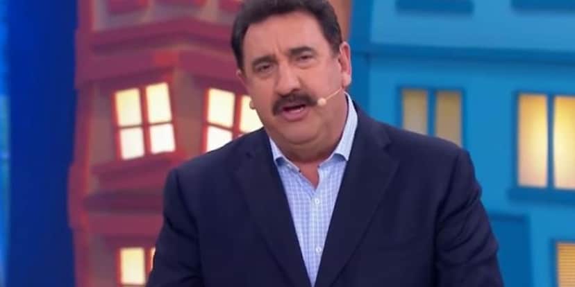 Ratinho fez seu funcionário, Chicão, chorar ao falar sobre amizade entre eles (Foto: Reprodução / SBT) Ratinho fez seu funcionário, Chicão, chorar ao falar sobre amizade entre eles (Foto: Reprodução / SBT)