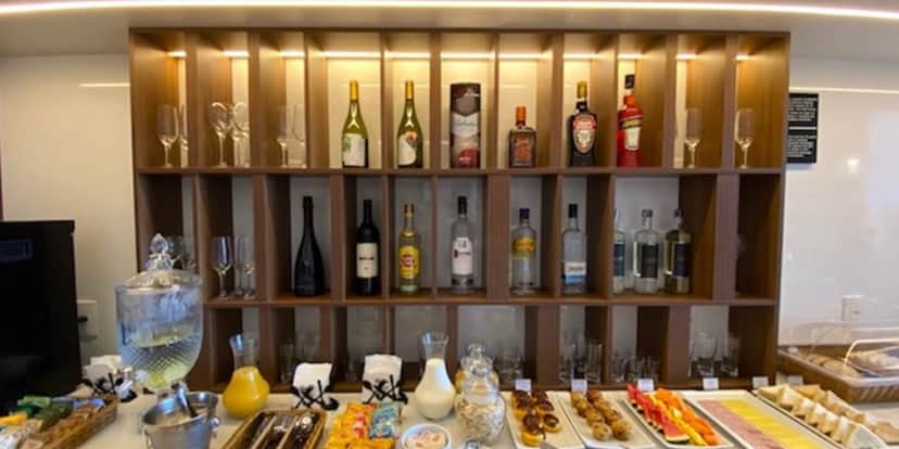 Salas VIP de Aeroportos contam com Bar (Foto: Reprodução/Internet) Salas VIP de Aeroportos contam com Bar (Foto: Reprodução/Internet)