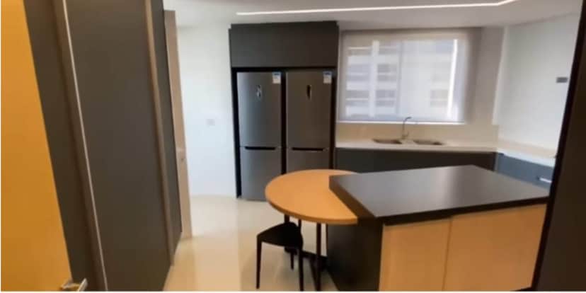 Geladeira com porta dupla e muita modernidade na cozinha (Reprodução: Youtube) Geladeira com porta dupla e muita modernidade na cozinha (Reprodução: Youtube)
