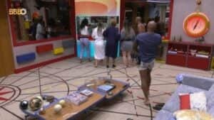 Brothers descobrem repescagem no BBB23 (Foto: Reprodução / Globoplay) Brothers descobrem repescagem no BBB23 (Foto: Reprodução / Globoplay)