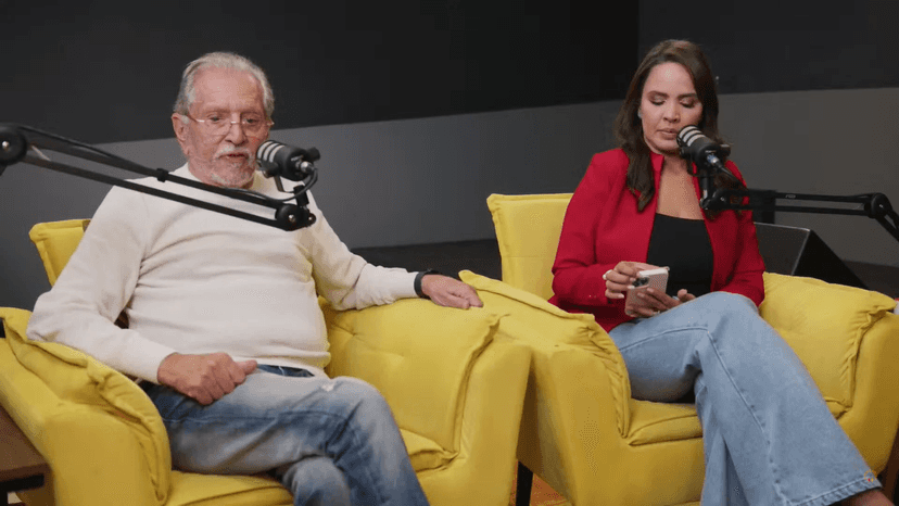 Carlos Alberto e Renata Domingues no podcast 'O Pod É Nosso' - Foto: Reprodução/You Tube Carlos Alberto e Renata Domingues no podcast 'O Pod É Nosso' - Foto: Reprodução/You Tube