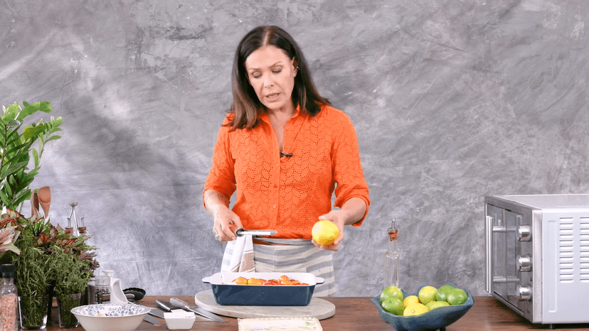 Carolina Ferraz preparando um Macarrão com Queijo Feta - Foto: Reprodução/YouTube Carolina Ferraz preparando um Macarrão com Queijo Feta - Foto: Reprodução/YouTube