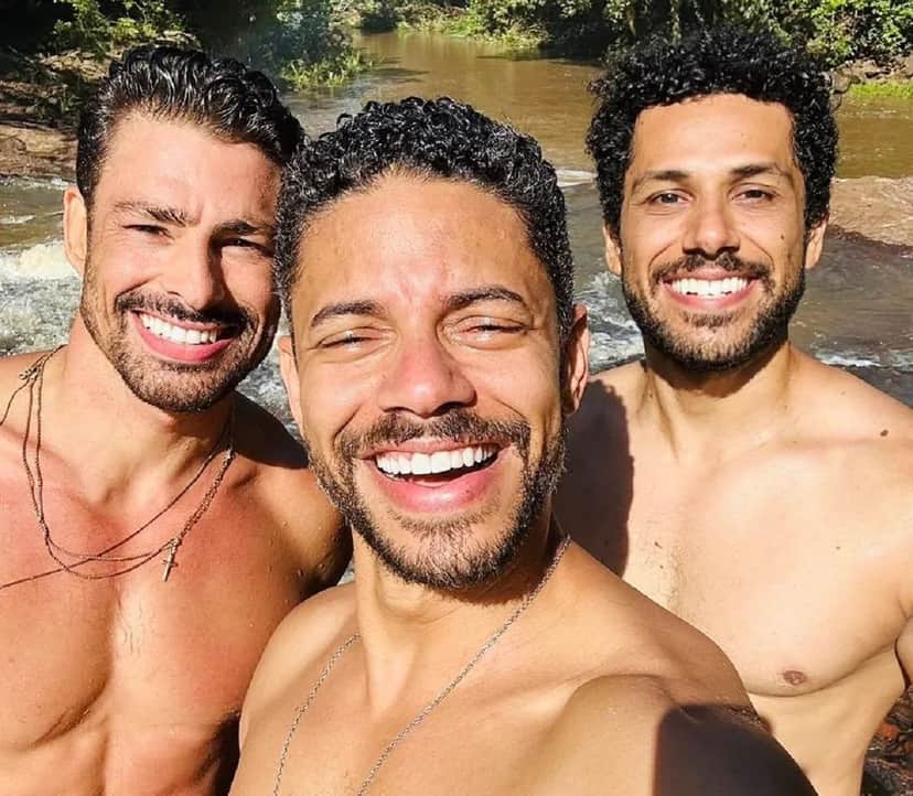 Cauã Reymond (Caio), Paulo Lessa (Jonatas) e Amaury Lorenzo (Ramiro Neves) em gravações de Terra e Paixão, da Globo. (Foto: Reprodução / Internet) Cauã Reymond (Caio), Paulo Lessa (Jonatas) e Amaury Lorenzo (Ramiro Neves) em gravações de Terra e Paixão, da Globo. (Foto: Reprodução / Internet)