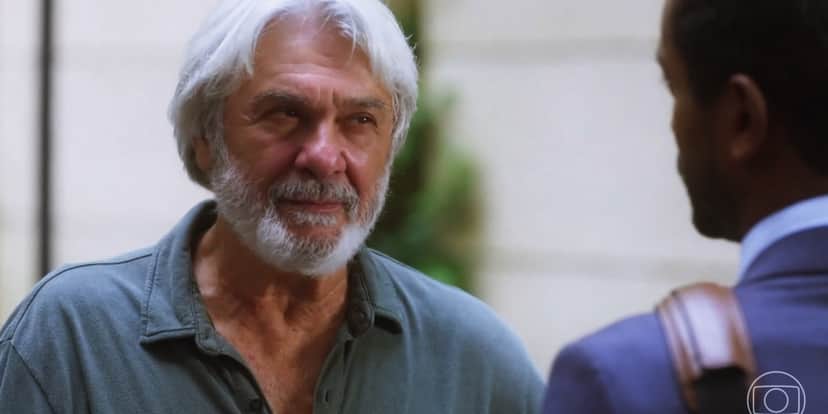 Fabio em cena da novela Vai na Fé usando camisa verde, cabelos e barba brancos Fabio em cena da novela Vai na Fé usando camisa verde, cabelos e barba brancos