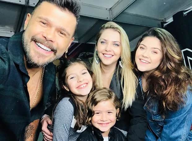 Marcos, da dupla com Belutti, com a esposa e os filhos Marcos, da dupla com Belutti, com a esposa e os filhos