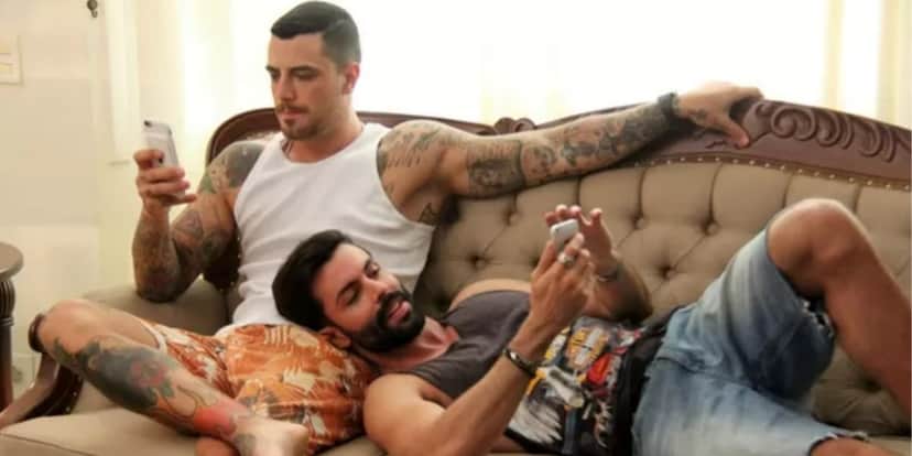 Felipe Tito e Thiago Di Melo em clipe (Foto: Reprodução/YouTube) Felipe Tito e Thiago Di Melo em clipe (Foto: Reprodução/YouTube)