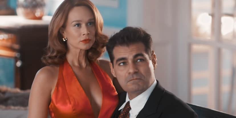 Gilda fica no colo de Gaspar na novela Amor Perfeito Gilda fica no colo de Gaspar na novela Amor Perfeito