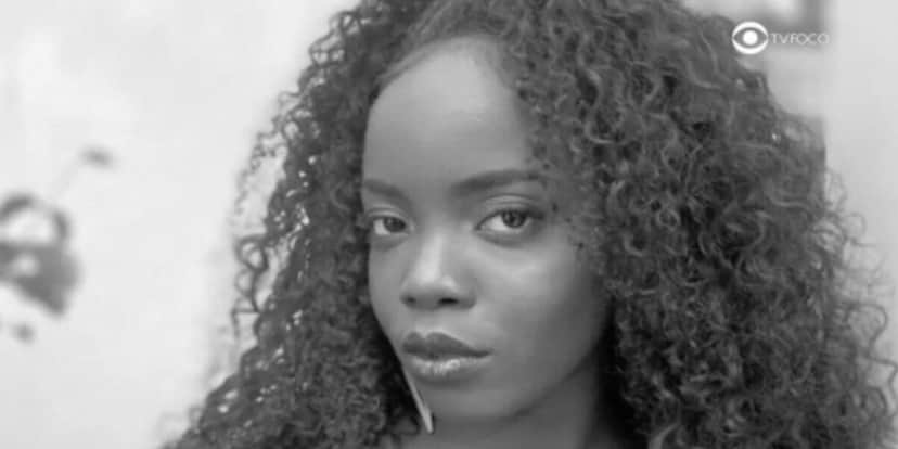 Kate (Clara Moneke) em Vai na Fé (Foto: Reprodução / Globo / Montagem TV Foco) Kate (Clara Moneke) em Vai na Fé (Foto: Reprodução / Globo / Montagem TV Foco)