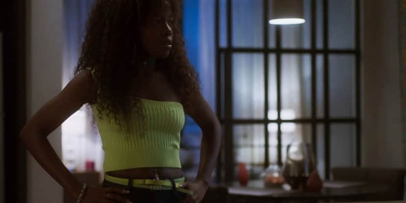 Kate em cena da novela Vai na Fé usando blusa verde limão Kate em cena da novela Vai na Fé usando blusa verde limão