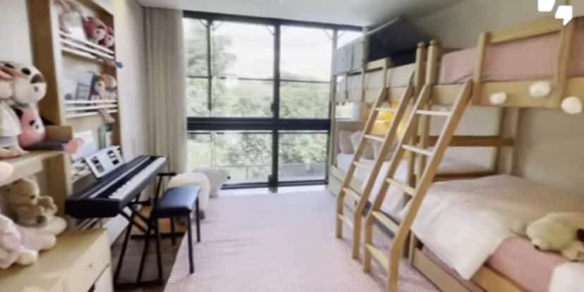 Quarto com casa beliche e uma bela vista (Reprodução: Youtube) Quarto com casa beliche e uma bela vista (Reprodução: Youtube)