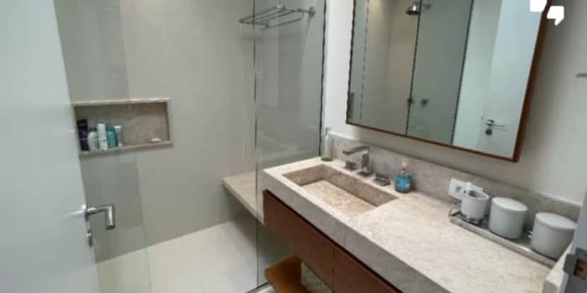 Banheiro luxuoso da mansão (Reprodução: Youtube) Banheiro luxuoso da mansão (Reprodução: Youtube)