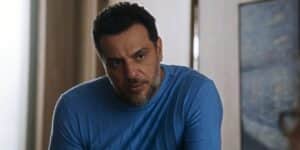 Moretti em cena da novela Travessia Moretti em cena da novela Travessia