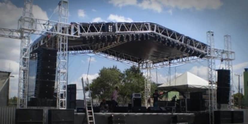 Funkeiro saiu do palco de show e foi para o quarto do hotel fazer uma orgia (Foto: Reprodução) Funkeiro saiu do palco de show e foi para o quarto do hotel fazer uma orgia (Foto: Reprodução)