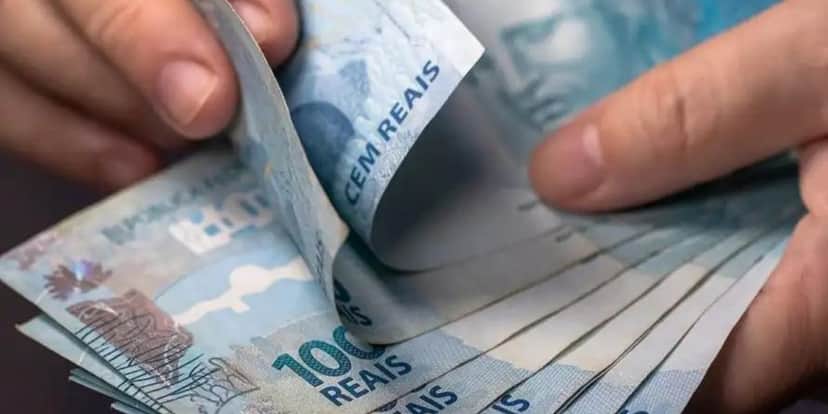 Trabalhadores receberão um salário EXTRA ainda maior e se você tem carteira precisa ver se está na lista (Foto: Reprodução / Internet) Trabalhadores receberão um salário EXTRA ainda maior e se você tem carteira precisa ver se está na lista (Foto: Reprodução / Internet)