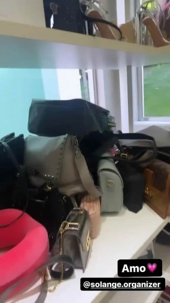 Poliana Rocha surpreendeu ao mostrar o closet desorganizando (Foto: Reprodução/ Instagram) Poliana Rocha surpreendeu ao mostrar o closet desorganizando (Foto: Reprodução/ Instagram)