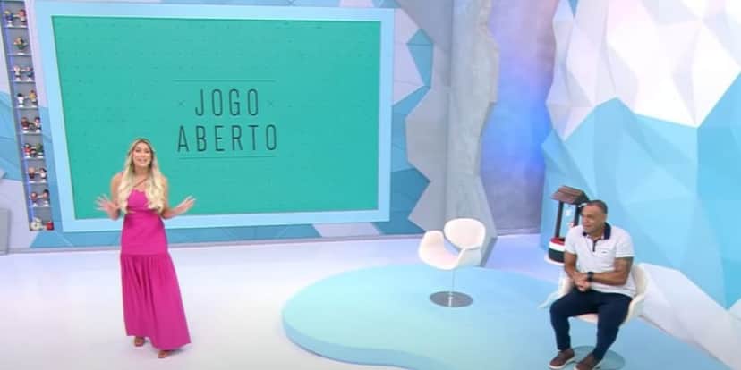 A apresentadora aproveitou para tirar sarro do comentarista (Reprodução: Jogo Aberto/ Band) A apresentadora aproveitou para tirar sarro do comentarista (Reprodução: Jogo Aberto/ Band)