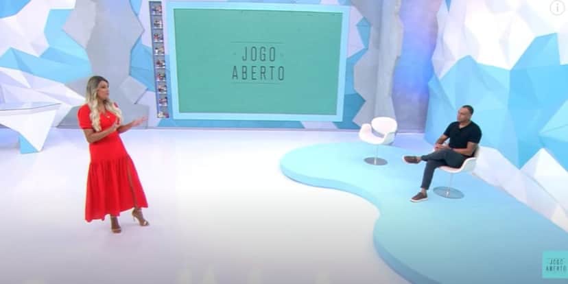 Renata Fan e Denílson abrem o Jogo Aberto sempre de maneira muito bem humorada (Reprodução: Band) Renata Fan e Denílson abrem o Jogo Aberto sempre de maneira muito bem humorada (Reprodução: Band)