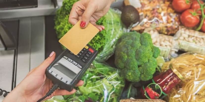Brasileiros se queixam de que o benefício do Vale Alimentação não dura o mês todo e uma pesquisa aponta os motivos (Foto Reprodução/Internet) Brasileiros se queixam de que o benefício do Vale Alimentação não dura o mês todo e uma pesquisa aponta os motivos (Foto Reprodução/Internet)