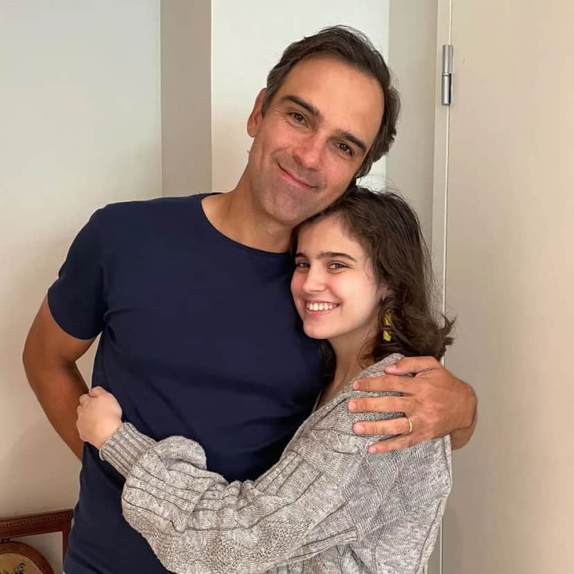 Tadeu ao lado da filha mais velha, Valentina Schmidt (Foto: Reprodução/ Instagram) Tadeu ao lado da filha mais velha, Valentina Schmidt (Foto: Reprodução/ Instagram)