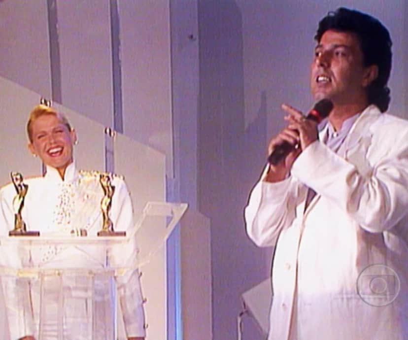 Xuxa e o cantor José Augusto em 1991 durante programa especial da Globo (Foto Reprodução/Memória da Tv)