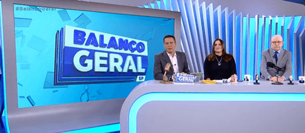 Fabíola Reipert na bancada da "Hora da Venenosa" revelou situação de Carlos Alberto (Foto Reprodução/PlayPlus) Fabíola Reipert na bancada da "Hora da Venenosa" revelou situação de Carlos Alberto (Foto Reprodução/PlayPlus)