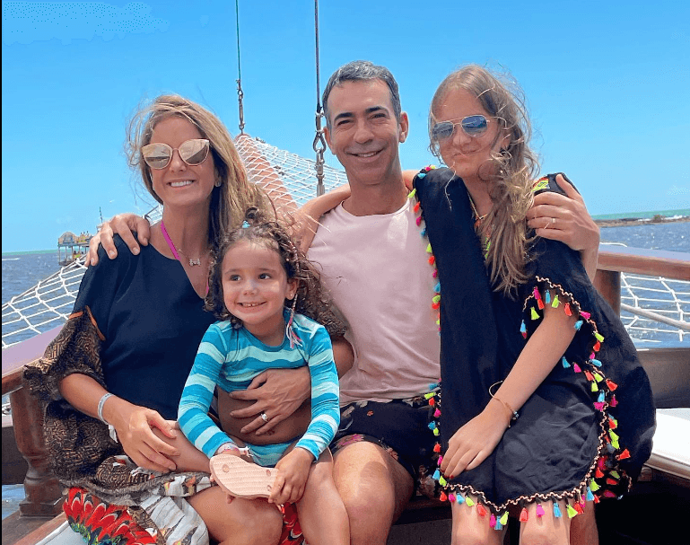 César Tralli, Ticiane Pinheiro, a filha Manuela e enteada Rafinha Justus (Foto Reprodução/Instagram) César Tralli, Ticiane Pinheiro, a filha Manuela e enteada Rafinha Justus (Foto Reprodução/Instagram)
