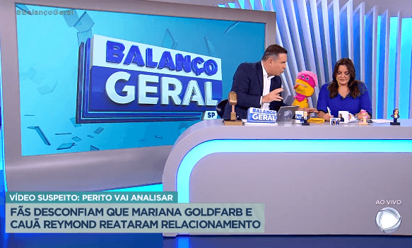 Gottino e Fabíola Reipert na bancada da "Hora da Venenosa" (Foto Reprodução/Play Plus) Gottino e Fabíola Reipert na bancada da "Hora da Venenosa" (Foto Reprodução/Play Plus)