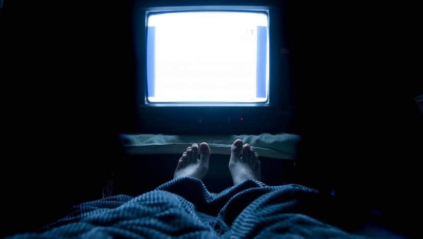 Flashes de luz e as mudanças de som podem fazer você acordar (Foto: Reprodução/ Internet)