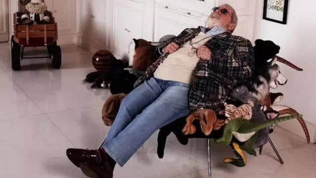 Jô Soares relaxando em seu apartamento de luxo (Foto Reprodução/Internet) Jô Soares relaxando em seu apartamento de luxo (Foto Reprodução/Internet)