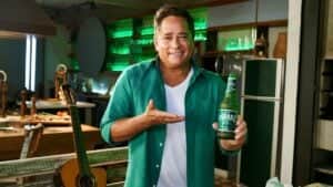 O cantor é garoto propaganda da Cerveja Cabaré (Foto Reprodução/Internet) O cantor é garoto propaganda da Cerveja Cabaré (Foto Reprodução/Internet)
