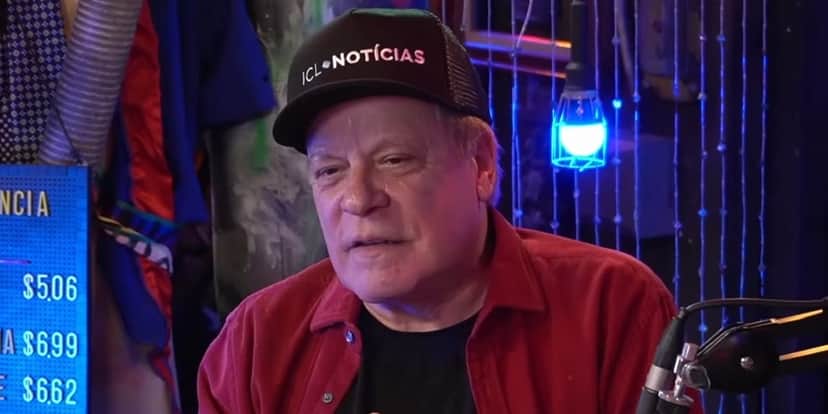 Chico Pinheiro nos estúdios do Inteligência Ltda (Reprodução: Youtube) Chico Pinheiro nos estúdios do Inteligência Ltda (Reprodução: Youtube)