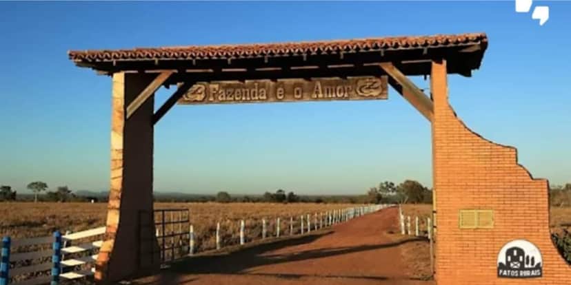 Portal de entrada da fazenda É o Amor (Reprodução: Youtube) Portal de entrada da fazenda É o Amor (Reprodução: Youtube)