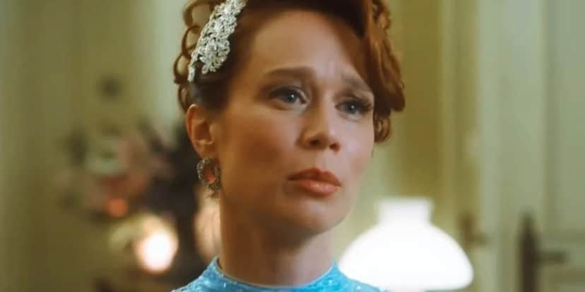 Gilda em cena da novela Amor Perfeito usando vestido azul Gilda em cena da novela Amor Perfeito usando vestido azul