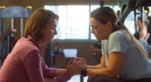 Helena (Priscila Sztejnman) e Clara (Regiane Alves) em Vai na Fé (Foto: Reprodução / Globo) Helena (Priscila Sztejnman) e Clara (Regiane Alves) em Vai na Fé (Foto: Reprodução / Globo)